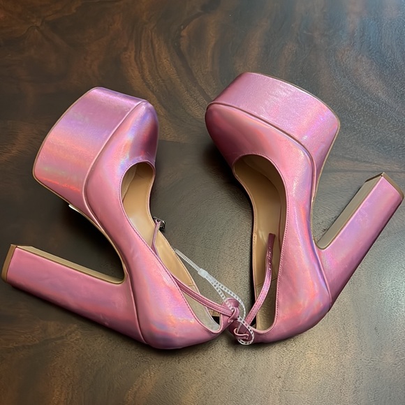 Steve Madden Skyrise Platform Dress Shoe. - Picture 11 of 15